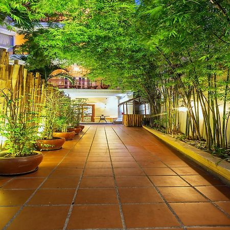 Jasmin Monument Hotel Phnom-Penh Buitenkant foto