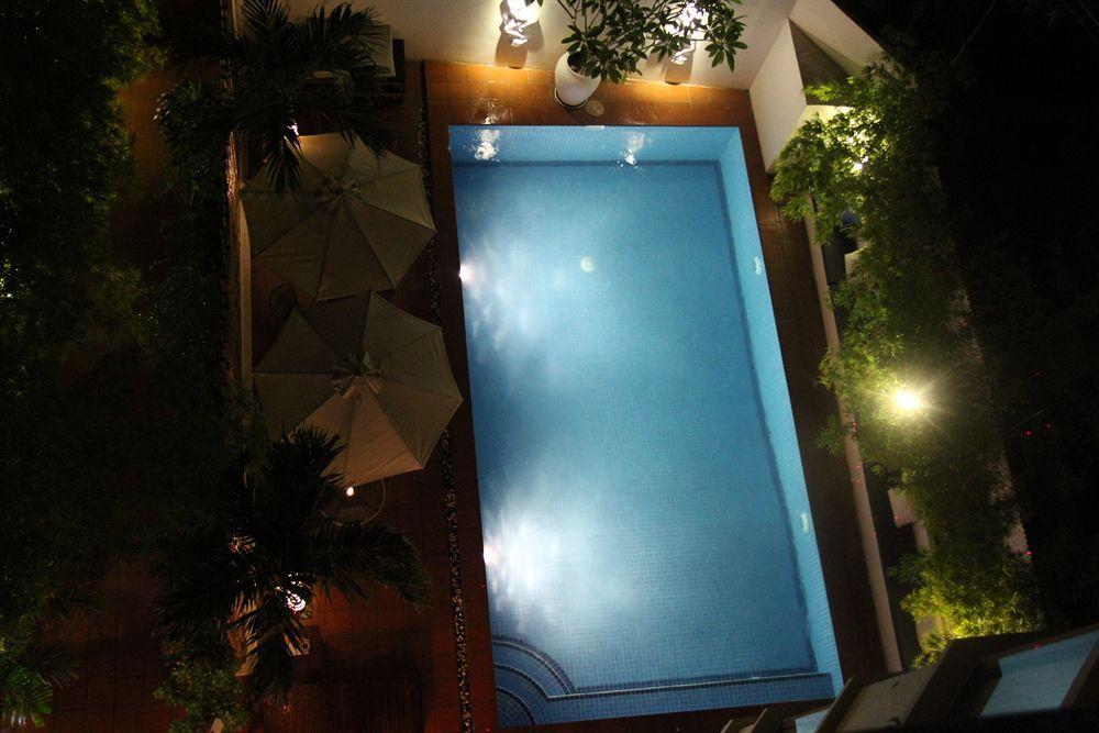 Jasmin Monument Hotel Phnom-Penh Buitenkant foto