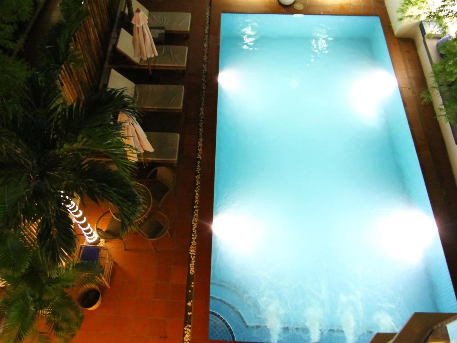 Jasmin Monument Hotel Phnom-Penh Buitenkant foto