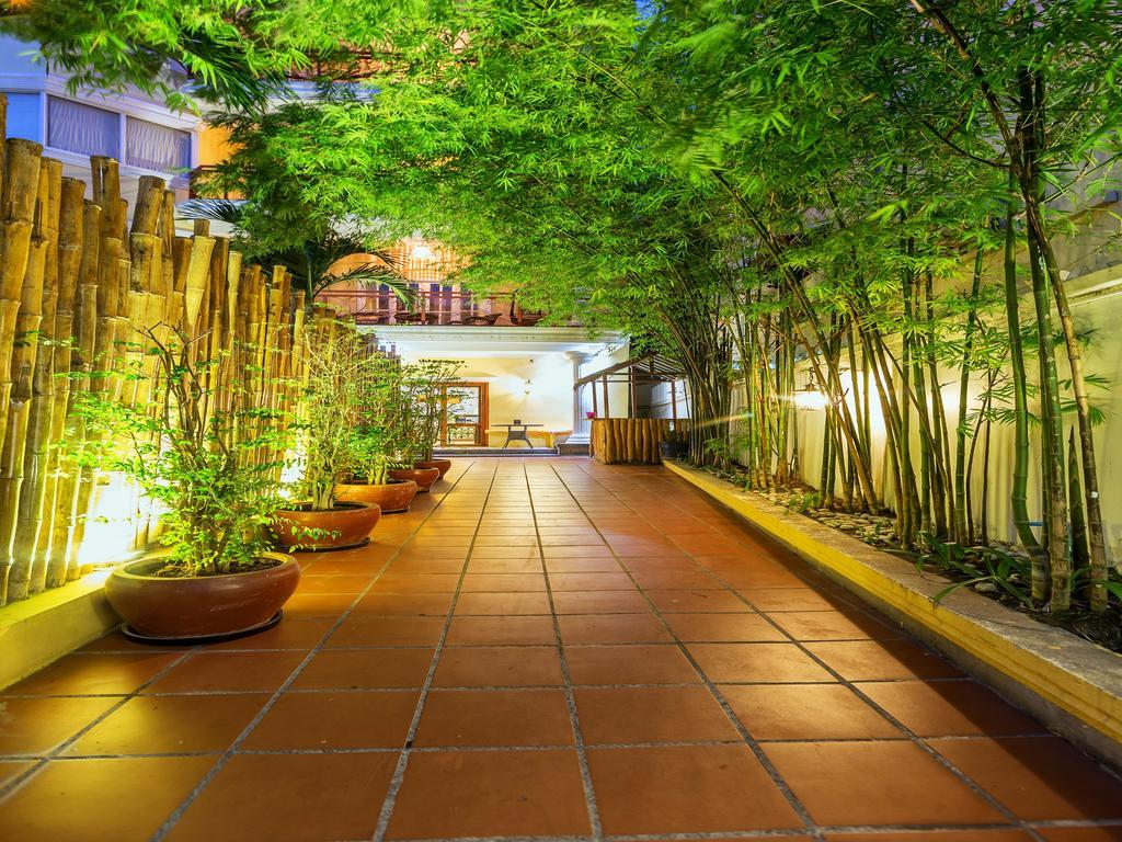 Jasmin Monument Hotel Phnom-Penh Buitenkant foto