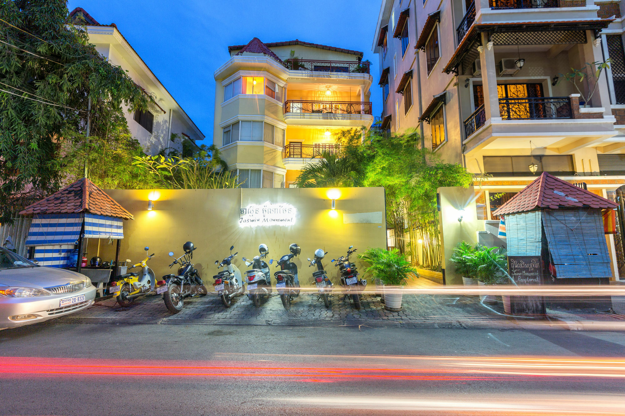 Jasmin Monument Hotel Phnom-Penh Buitenkant foto