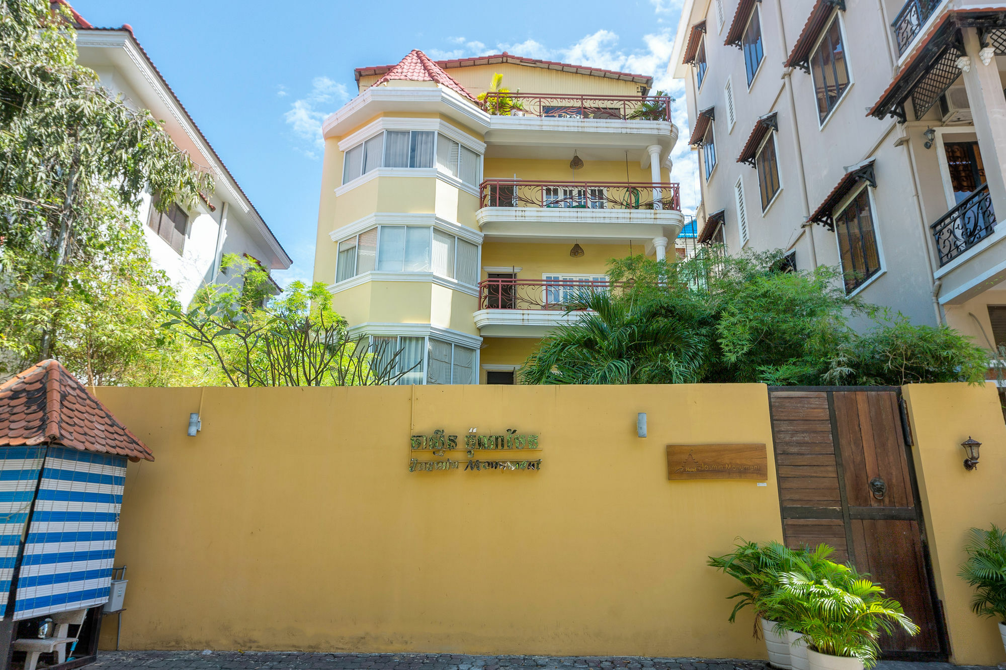 Jasmin Monument Hotel Phnom-Penh Buitenkant foto